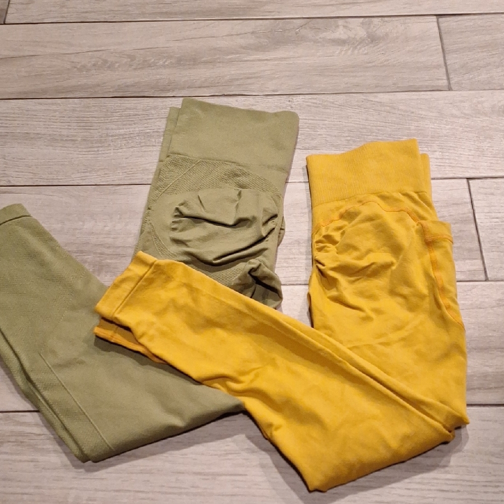 🍁Seamless Ribbed High-Waist Leggings Set in Olive Green and Mustard🐣